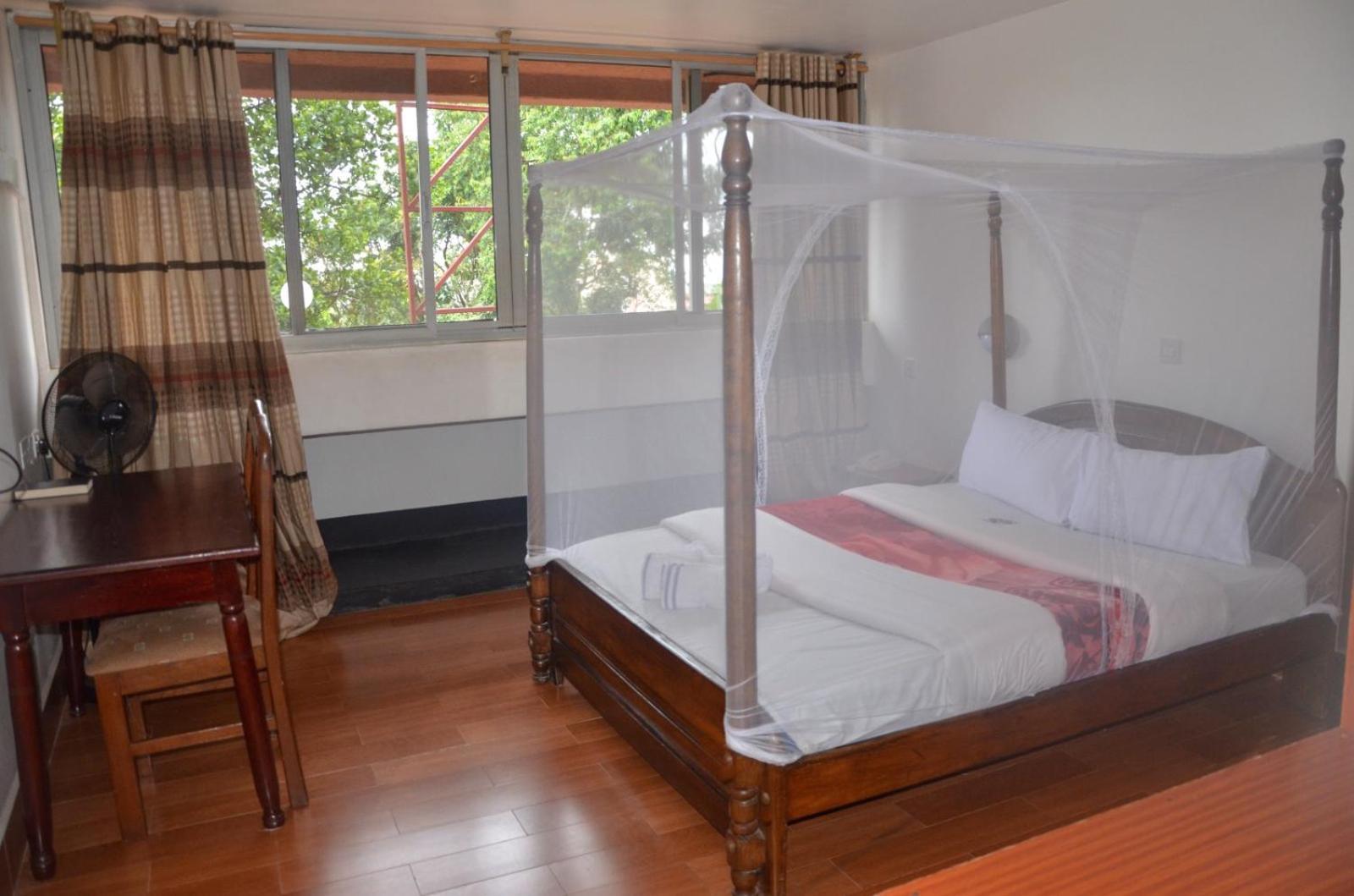 Entebbe Flights Motel ภายนอก รูปภาพ