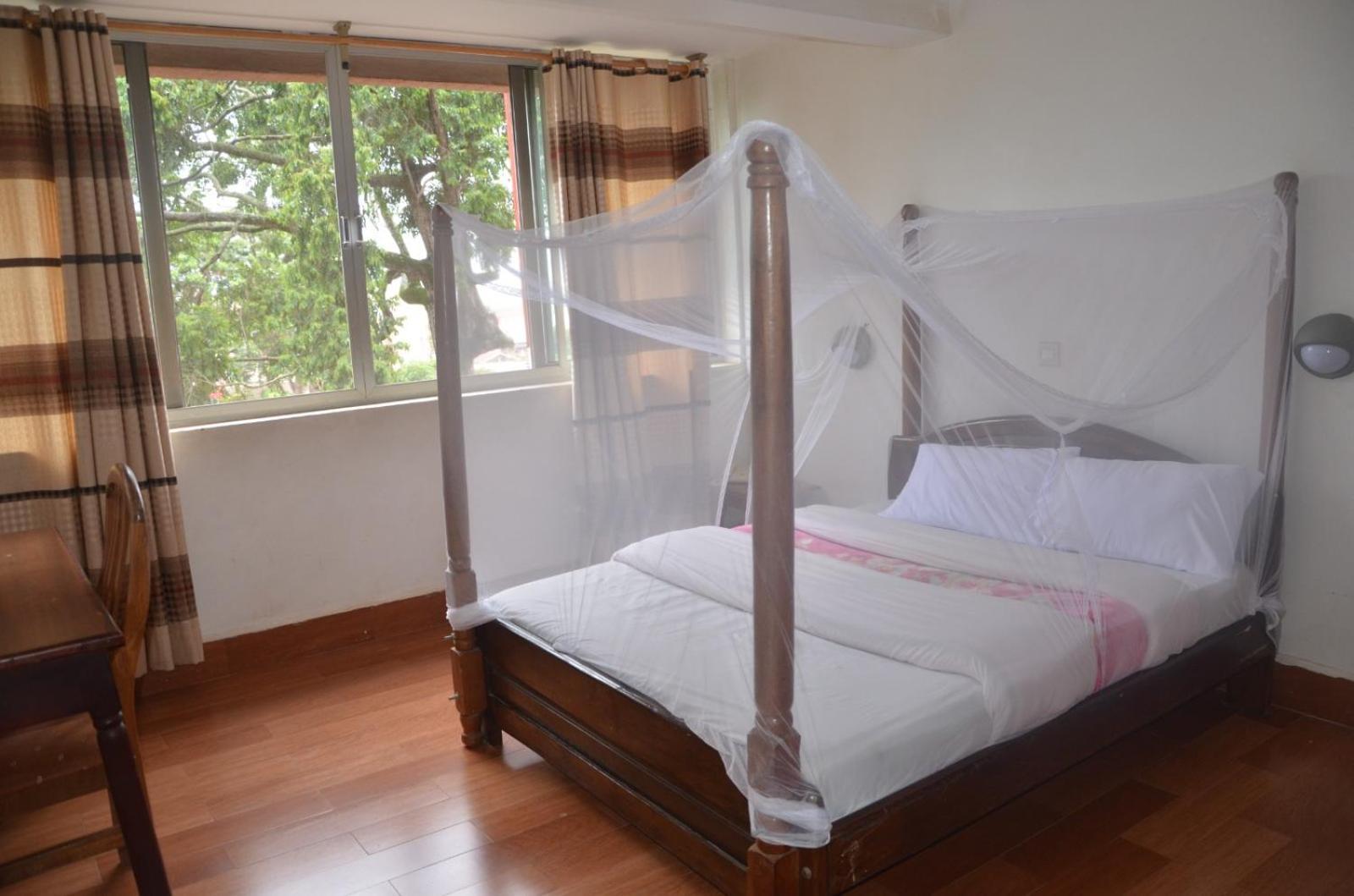 Entebbe Flights Motel ภายนอก รูปภาพ