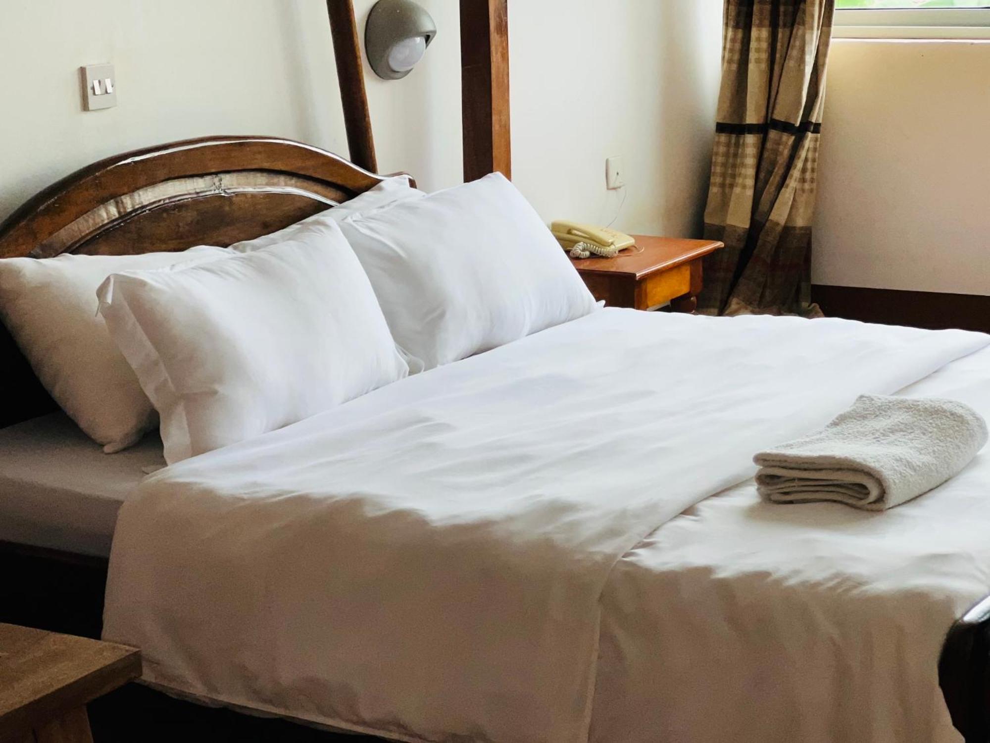 Entebbe Flights Motel ภายนอก รูปภาพ
