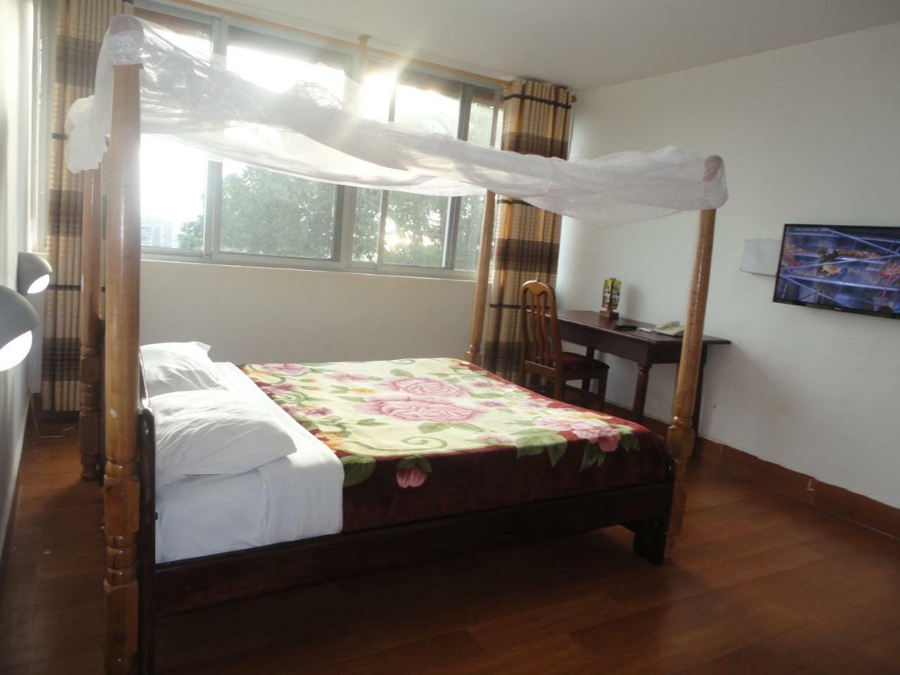 Entebbe Flights Motel ภายนอก รูปภาพ