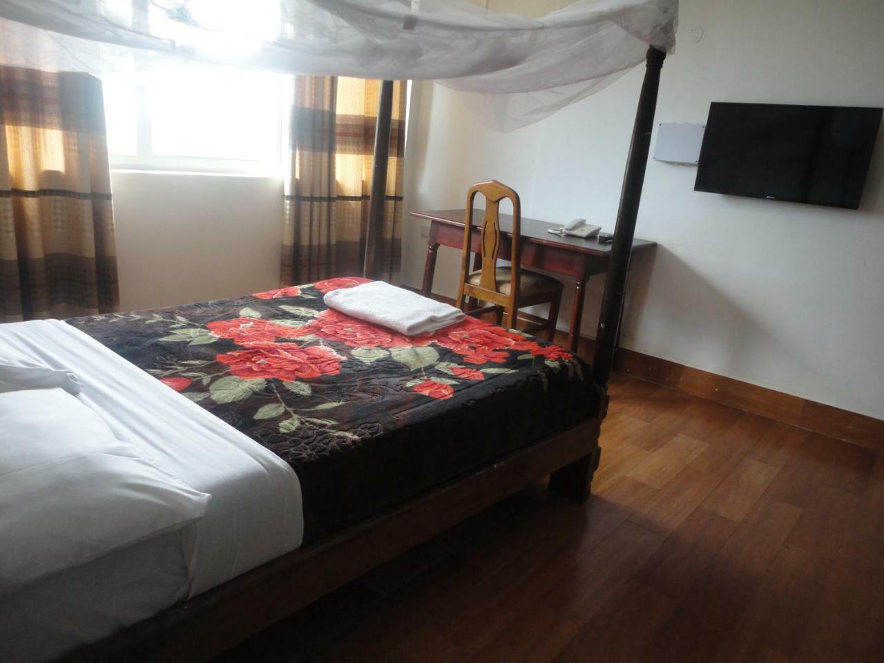 Entebbe Flights Motel ภายนอก รูปภาพ