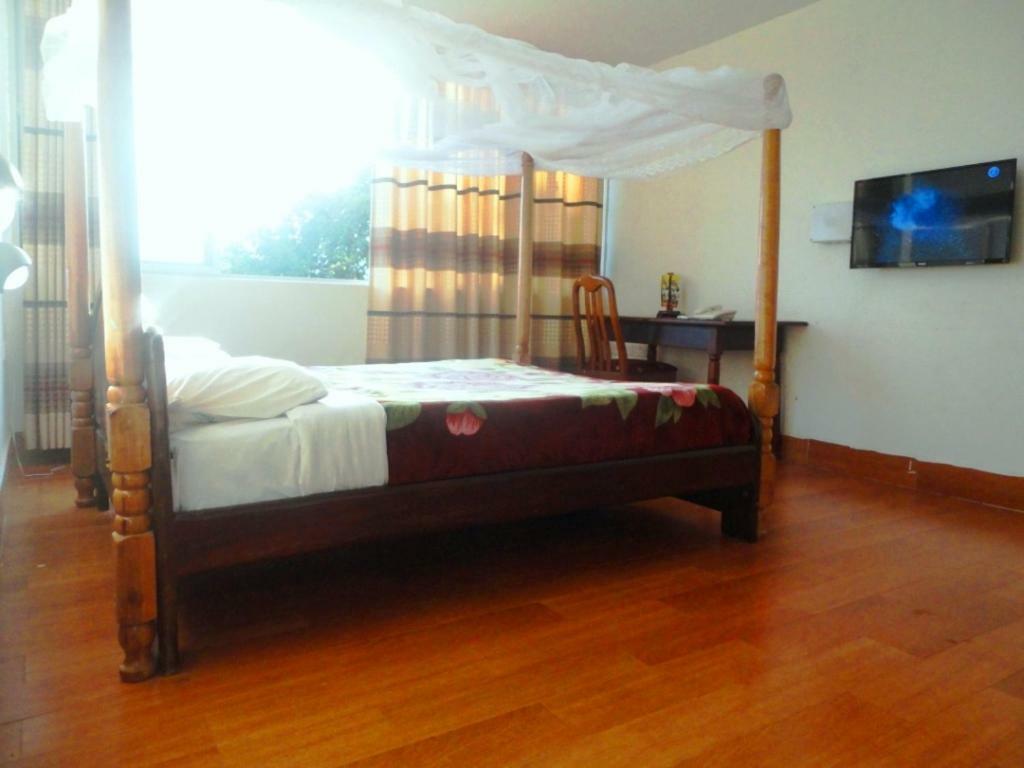 Entebbe Flights Motel ภายนอก รูปภาพ